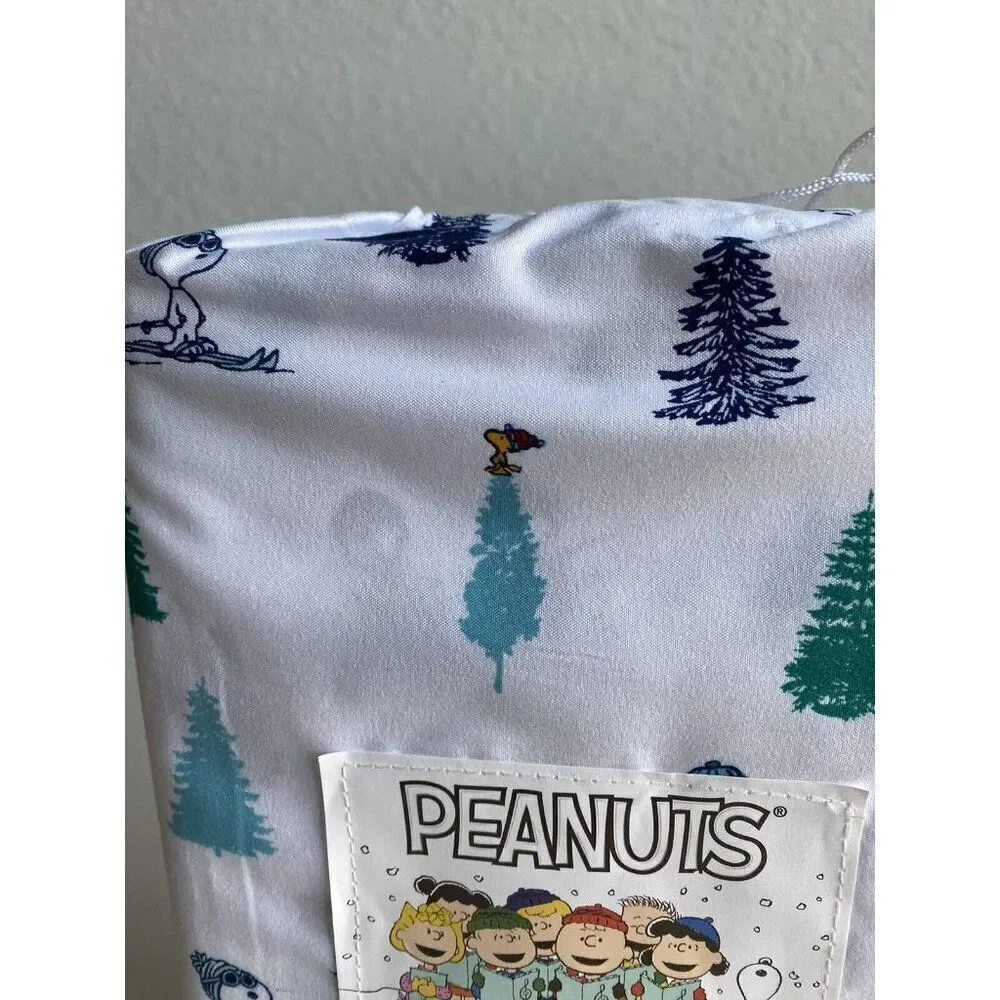 Peanuts Snoopy Charlie Brown Linus Skiing Holiday Christmas TWIN SIZE Sheet Set‎